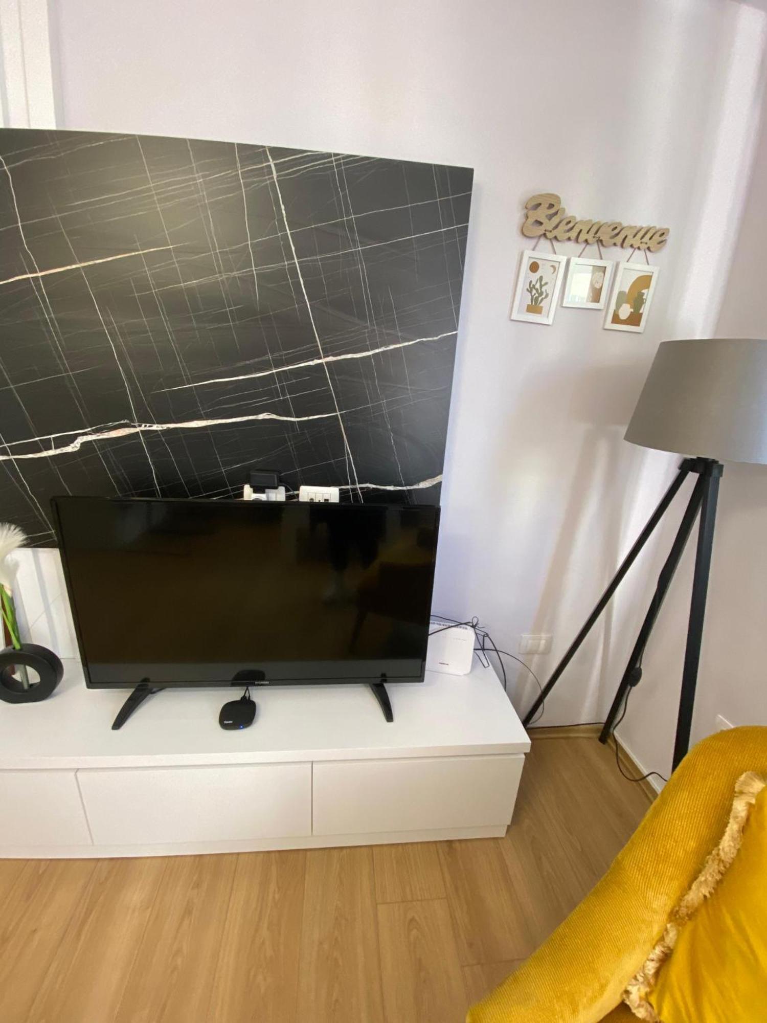 Signature 11 Tirana