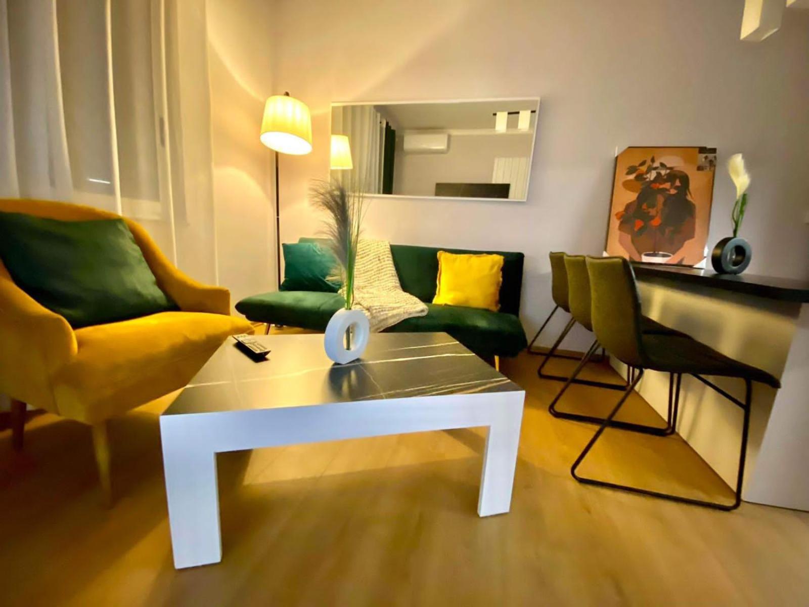 Signature 11 * Tirana