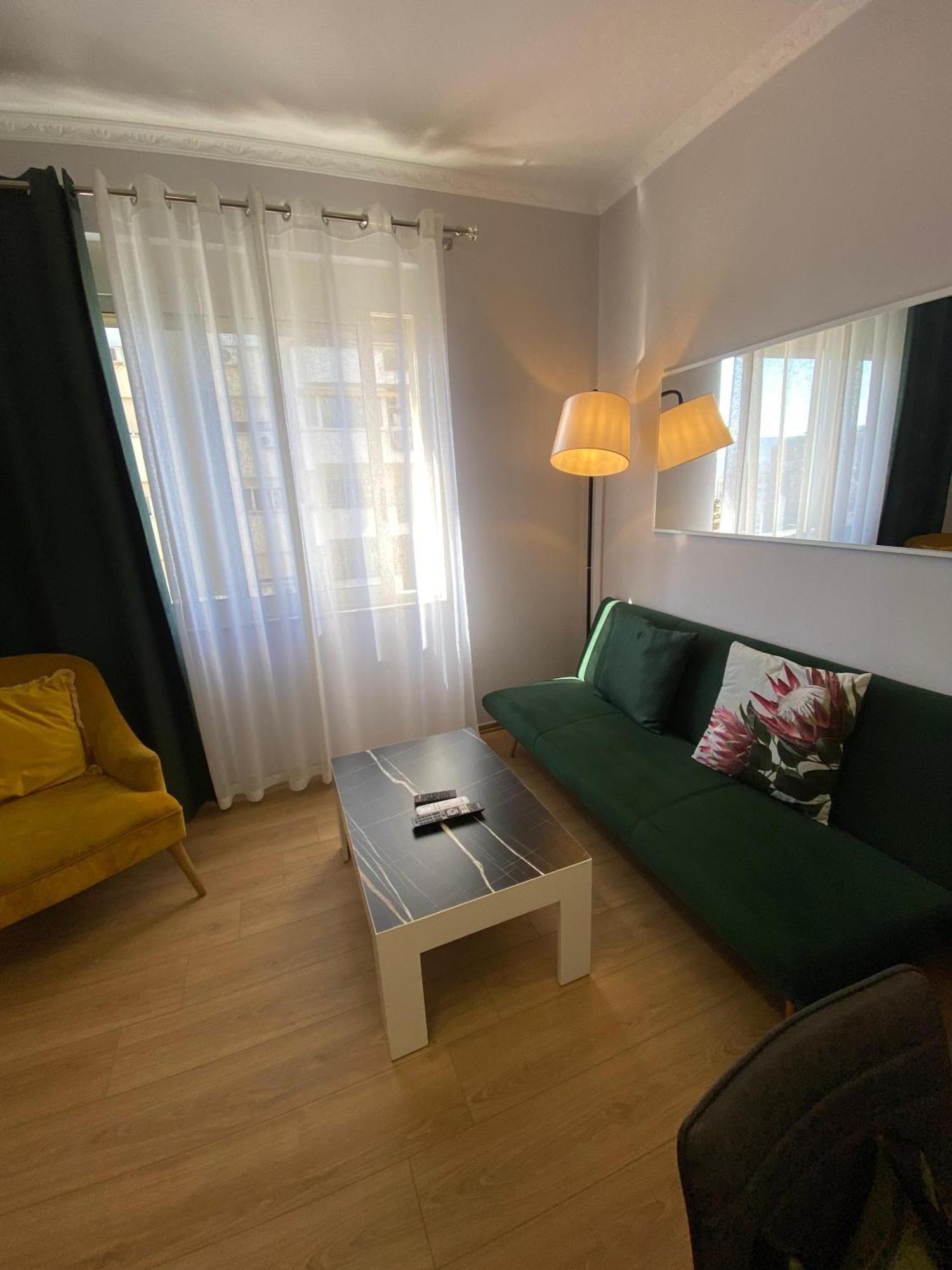 Signature 11 * Tirana